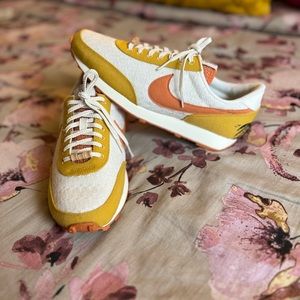 Nike Daybreak SE Sun Club Hot Curry